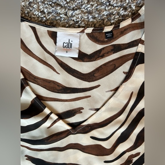 5/$25 Cabi zebra print chiffon lightweight ruffled sleeve blouse size small - Picture 5 of 9